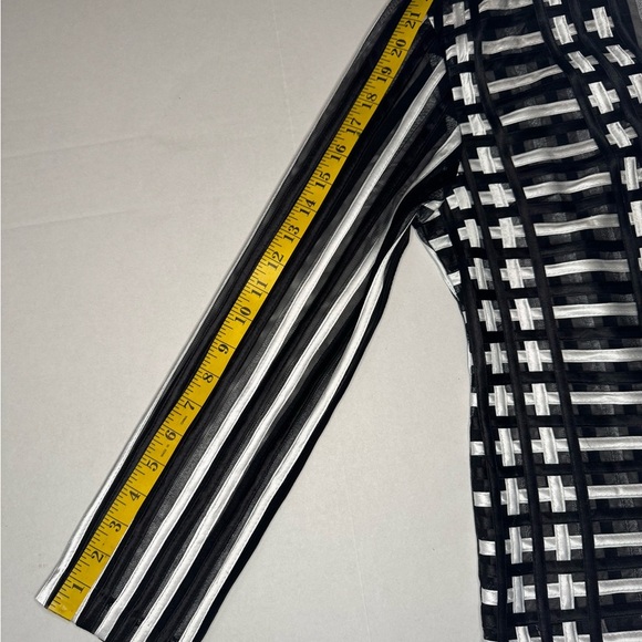 T&J Designs Black and White Graphic Tunic with Mandarin Collar - Picture 10 of 16